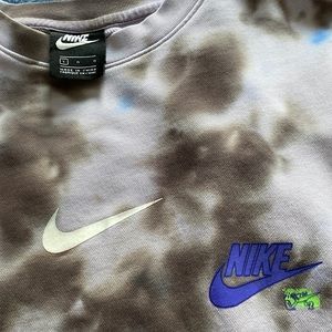 Nike Crewneck: Large